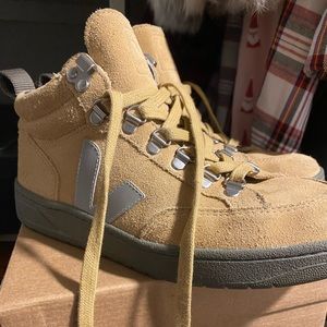 Veja Roraima suede sneakers.